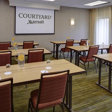 Courtyard By Marriott Indianapolis Airport Hotel Exterior foto