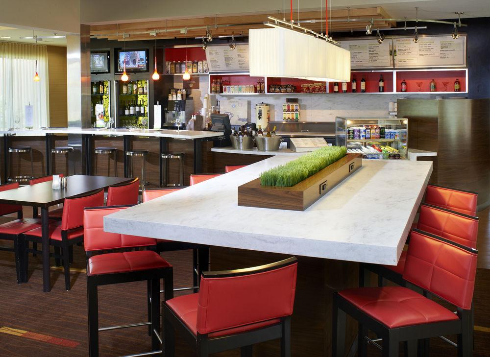 Courtyard By Marriott Indianapolis Airport Hotel Exterior foto