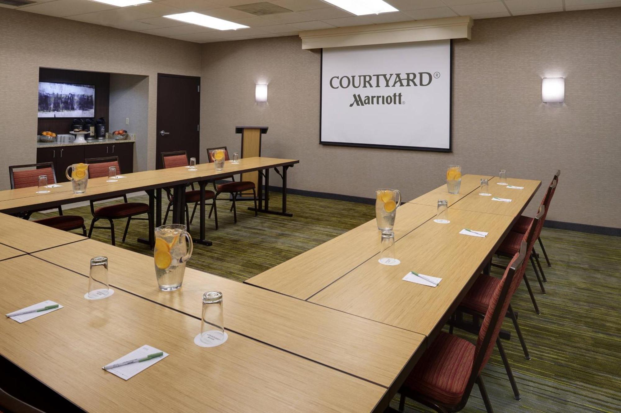 Courtyard By Marriott Indianapolis Airport Hotel Exterior foto