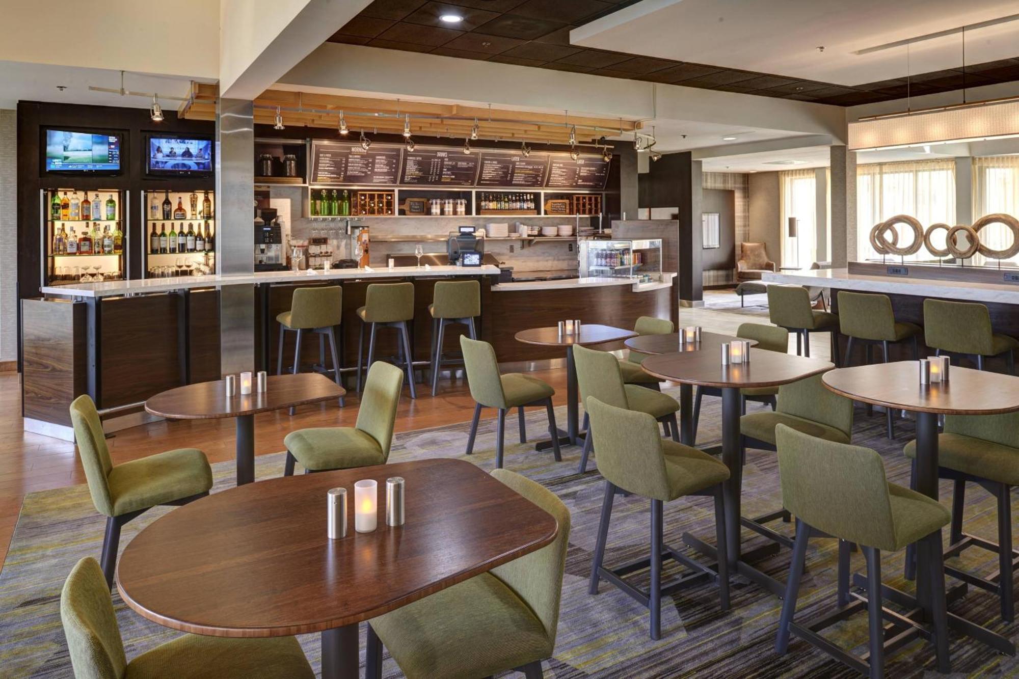 Courtyard By Marriott Indianapolis Airport Hotel Exterior foto