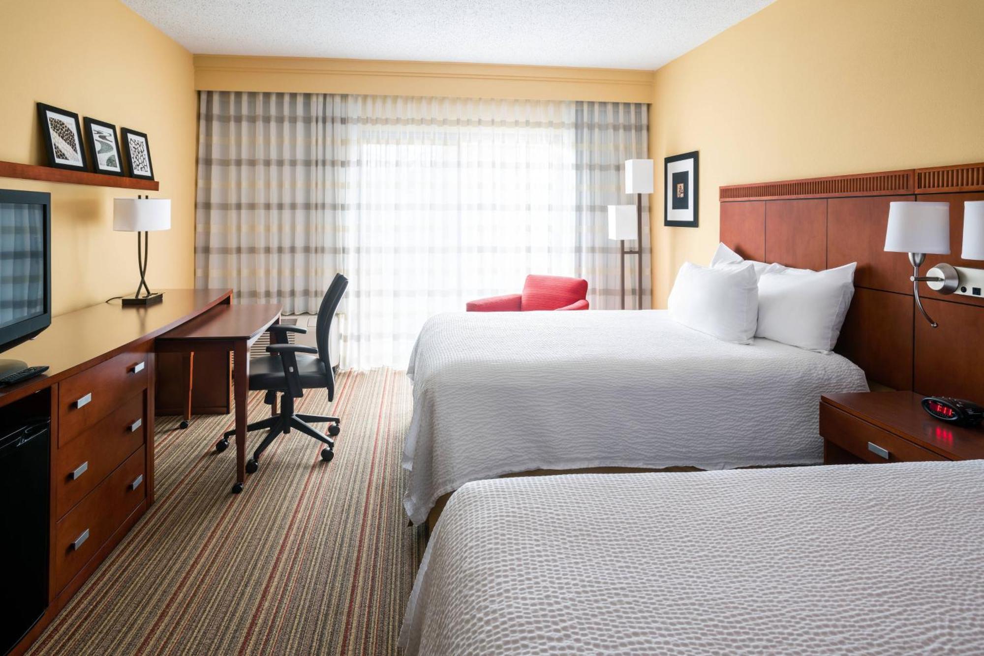 Courtyard By Marriott Indianapolis Airport Hotel Exterior foto
