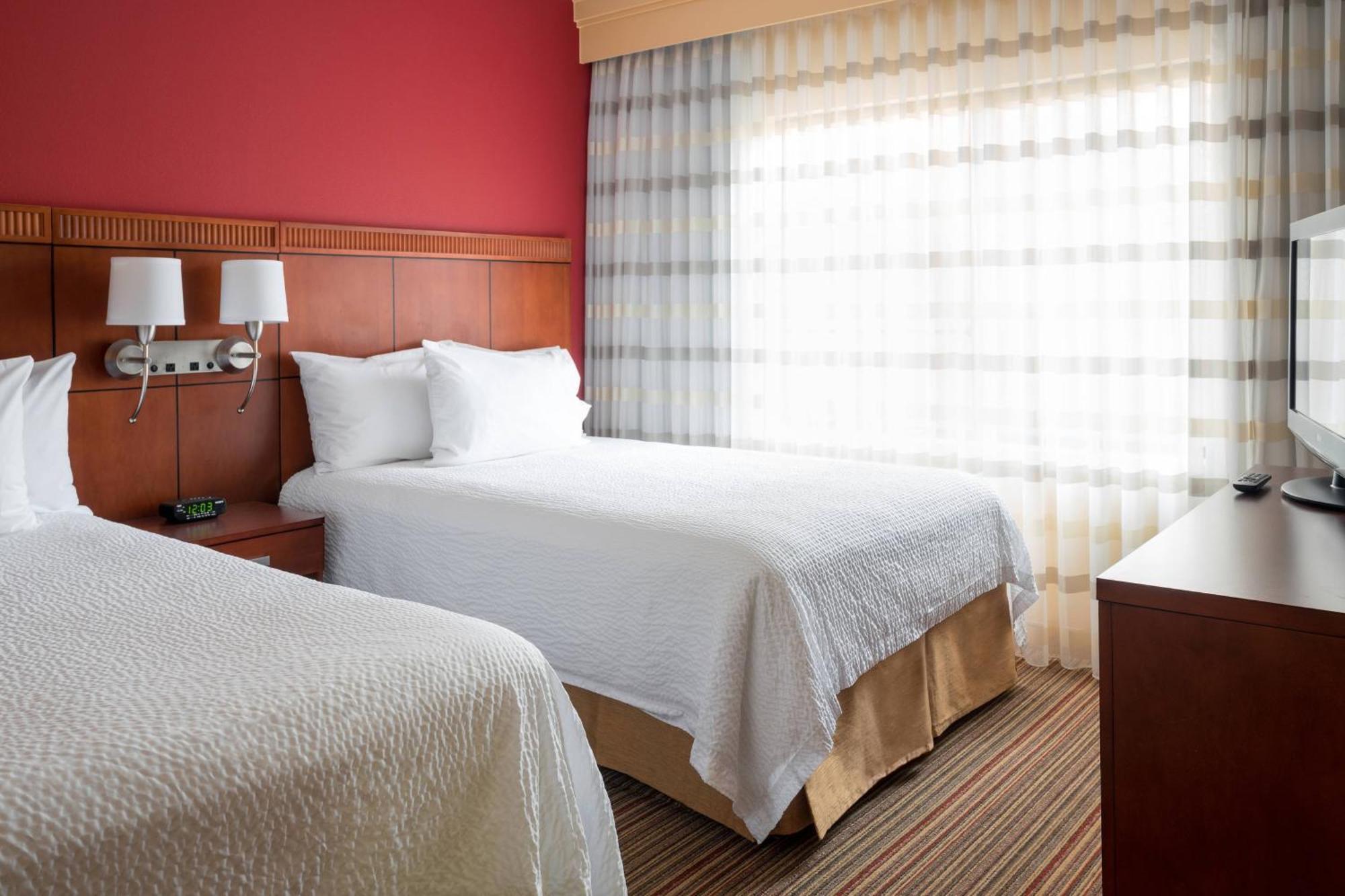 Courtyard By Marriott Indianapolis Airport Hotel Exterior foto