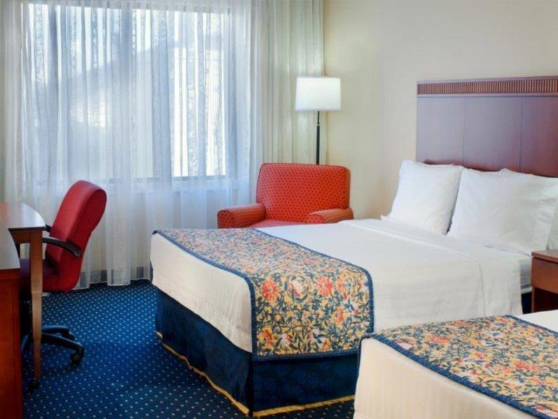 Courtyard By Marriott Indianapolis Airport Hotel Exterior foto