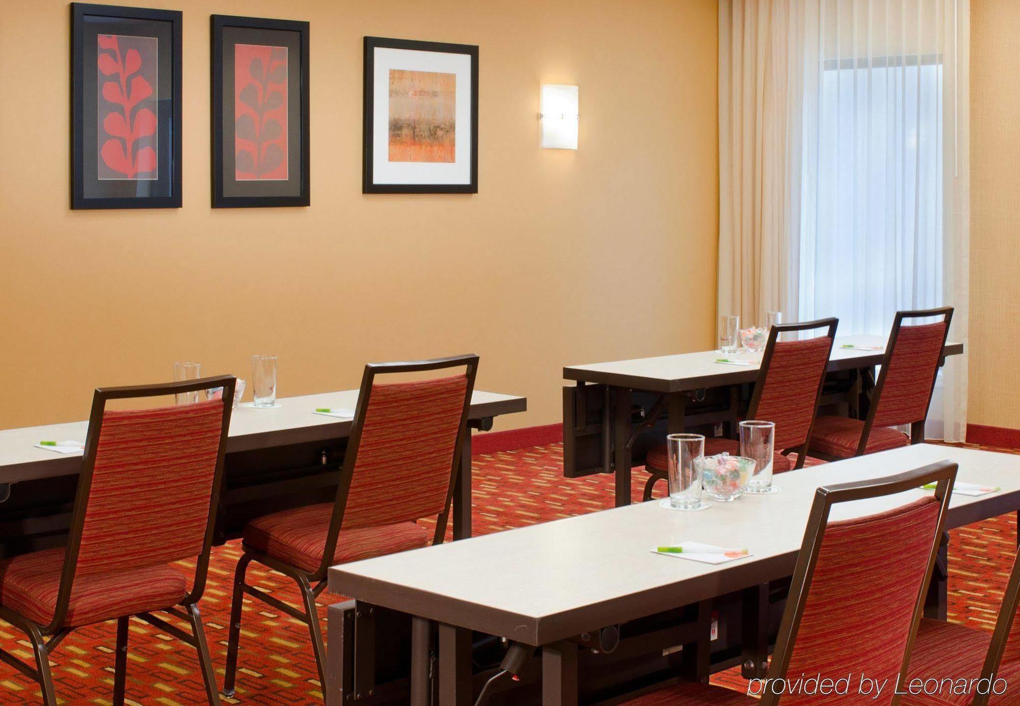 Courtyard By Marriott Indianapolis Airport Hotel Exterior foto
