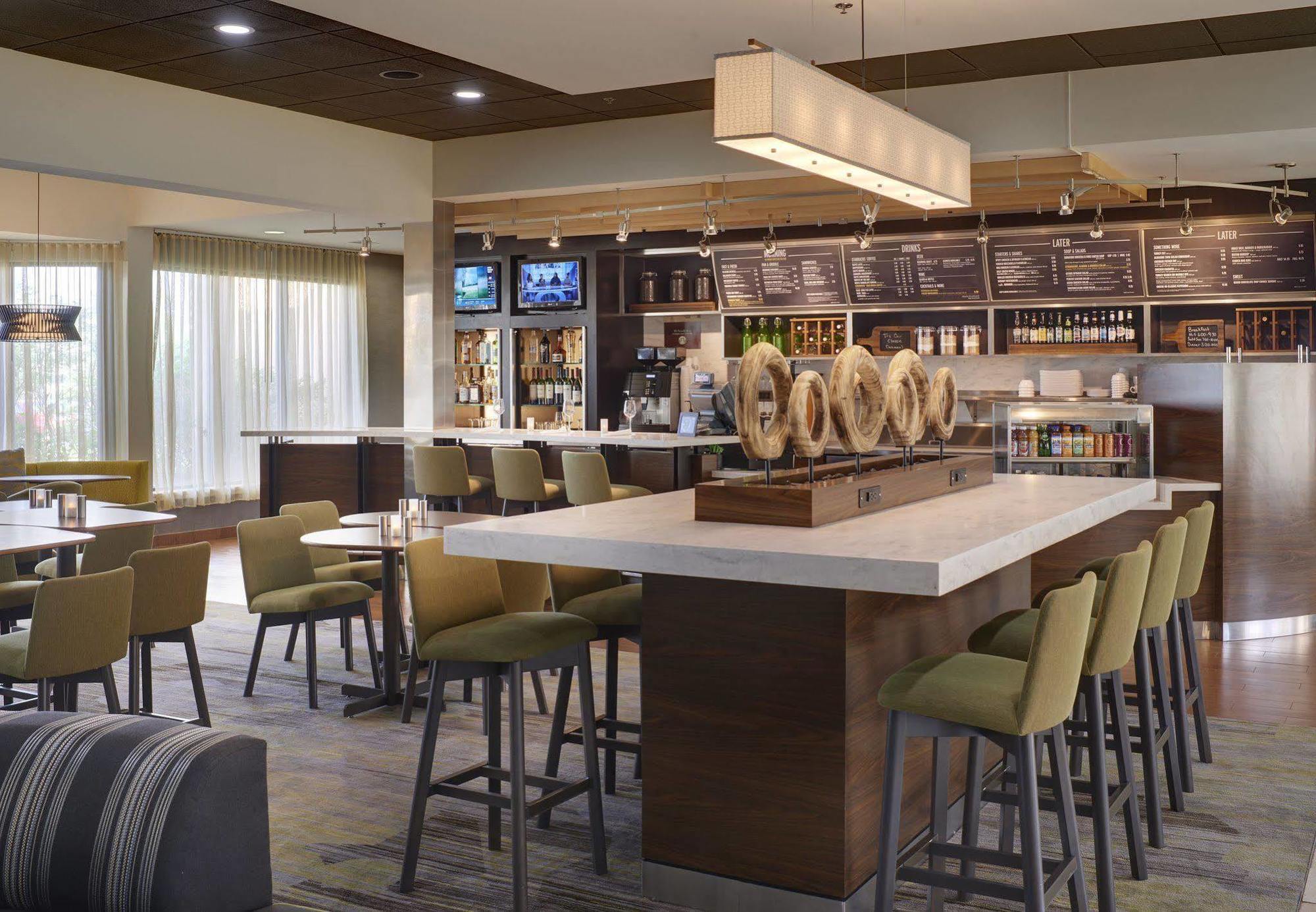 Courtyard By Marriott Indianapolis Airport Hotel Exterior foto