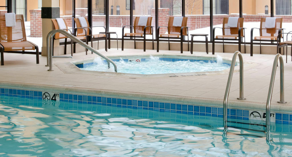 Courtyard By Marriott Indianapolis Airport Hotel Exterior foto