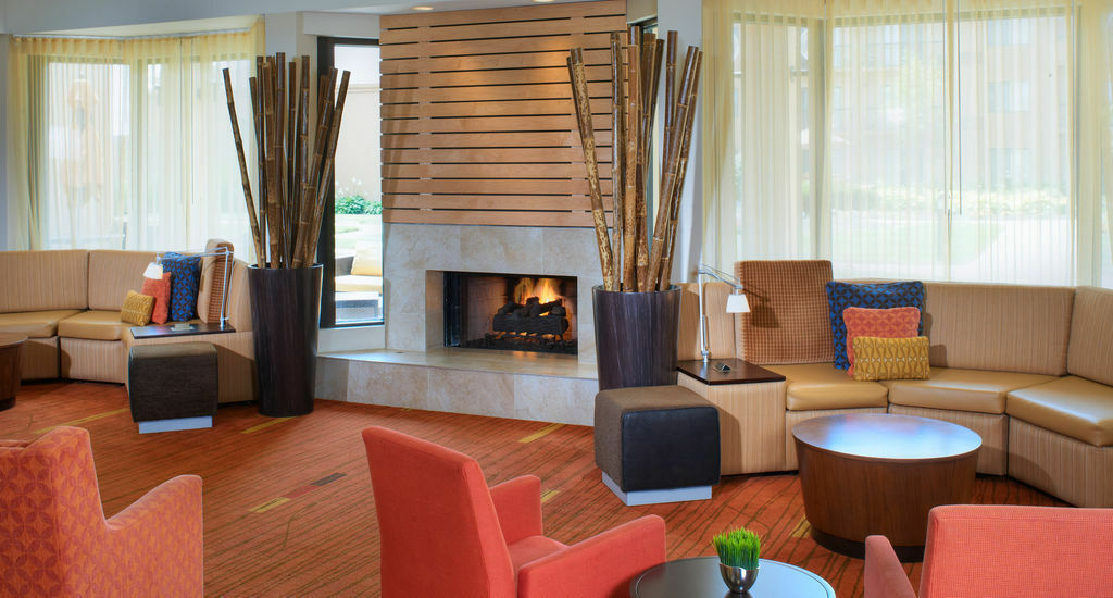 Courtyard By Marriott Indianapolis Airport Hotel Exterior foto
