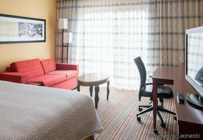 Courtyard By Marriott Indianapolis Airport Hotel Exterior foto