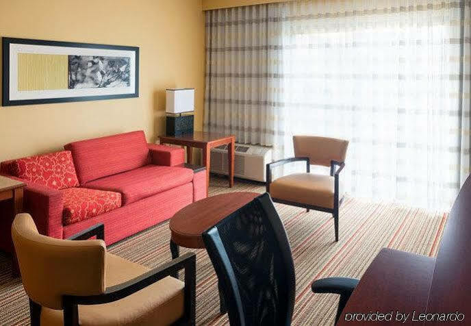 Courtyard By Marriott Indianapolis Airport Hotel Exterior foto