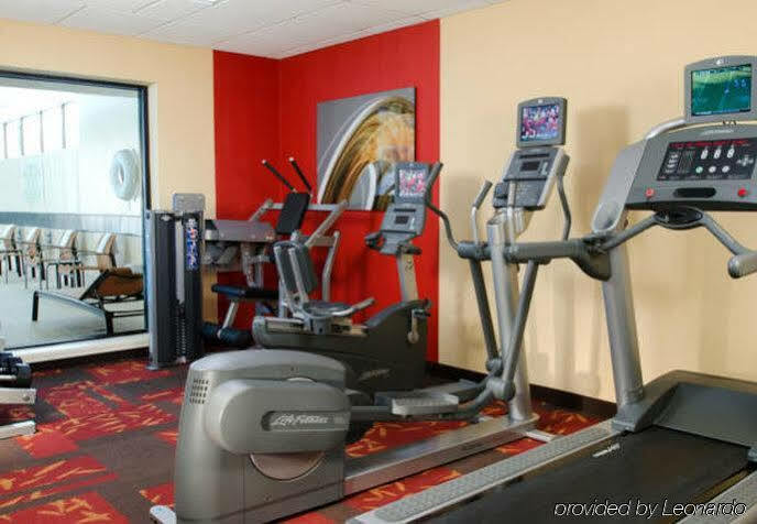 Courtyard By Marriott Indianapolis Airport Hotel Exterior foto