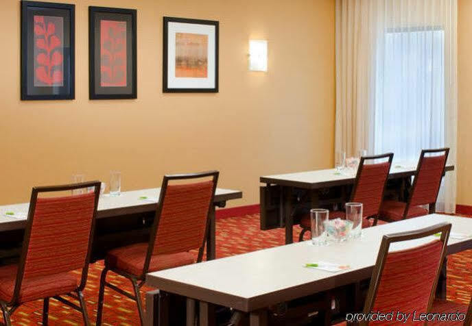 Courtyard By Marriott Indianapolis Airport Hotel Exterior foto