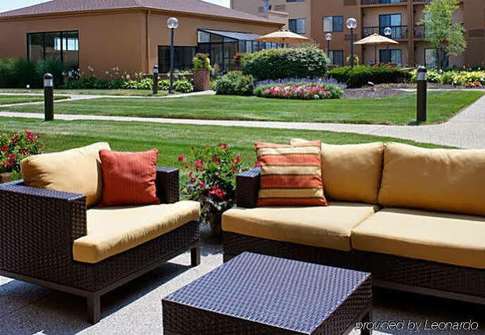 Courtyard By Marriott Indianapolis Airport Hotel Exterior foto